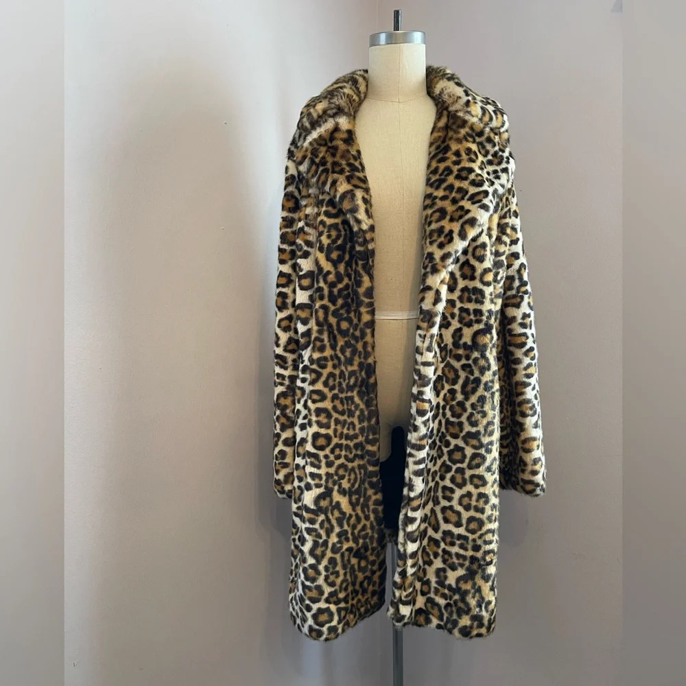 NWOT Trina Turk Leopard Print Faux Fur Coat - Picture 2 of 13